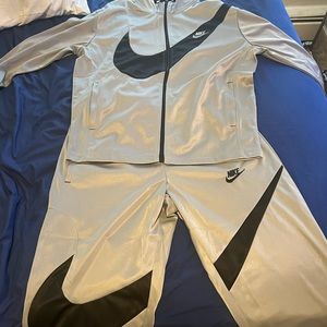 Brand new with tags Nike Jogging suit size small